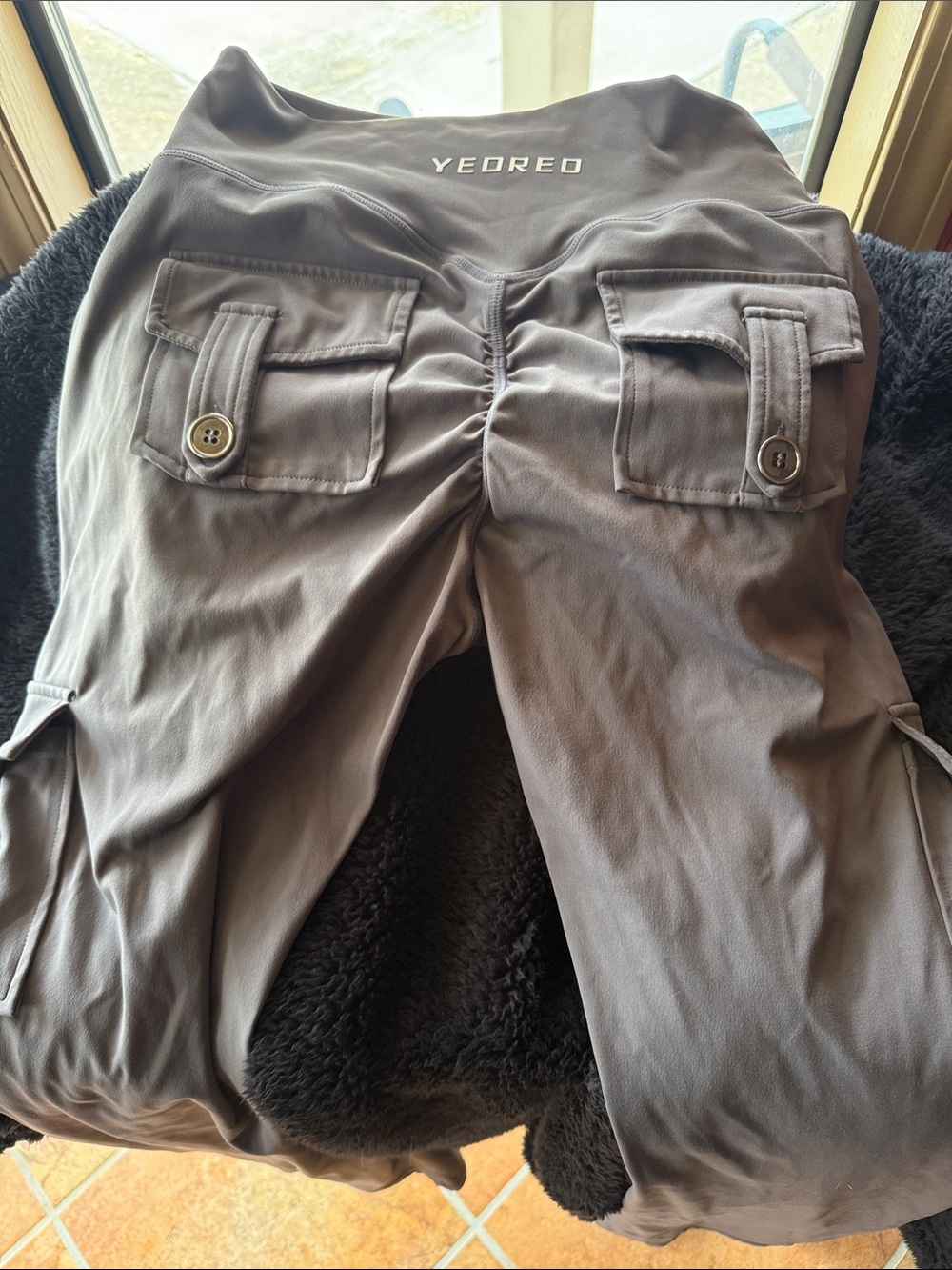 Yeoreo Women’s Gray Cargo Leggings in Gray